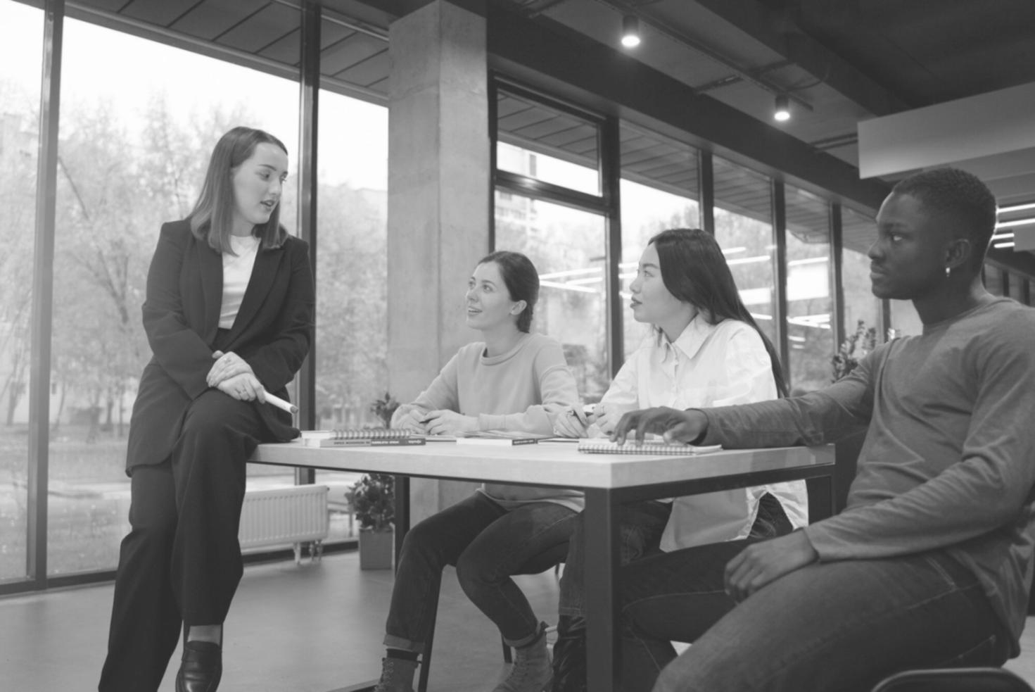 Équipe nexoralipent travaillant sur des solutions financières innovantes